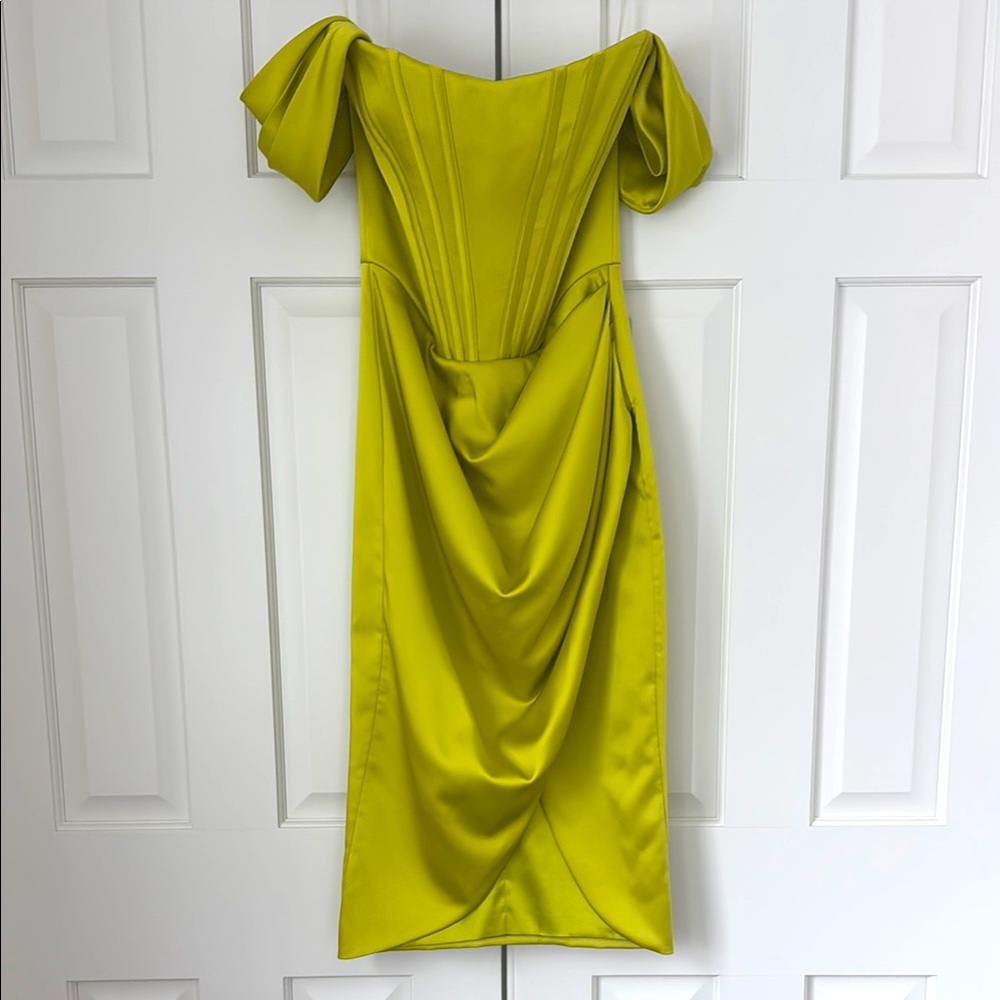 Chartreuse Gigiis Jasmin Bodyshaper dress | Corset off the shoulder dress